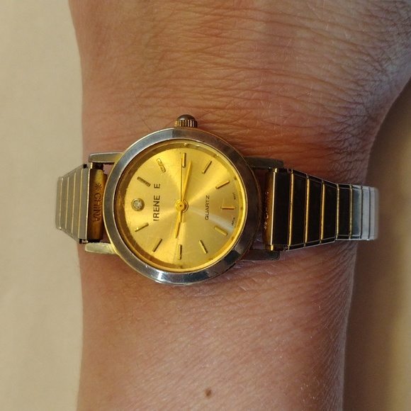 Speidel Accessories - SOLD!! Vintage 18K Gold Plated Speidel Women's Watch w Diamond Accent!